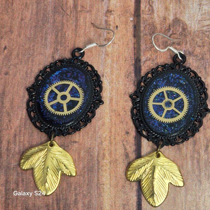 Boucles d'oreilles noires avec des paillettes